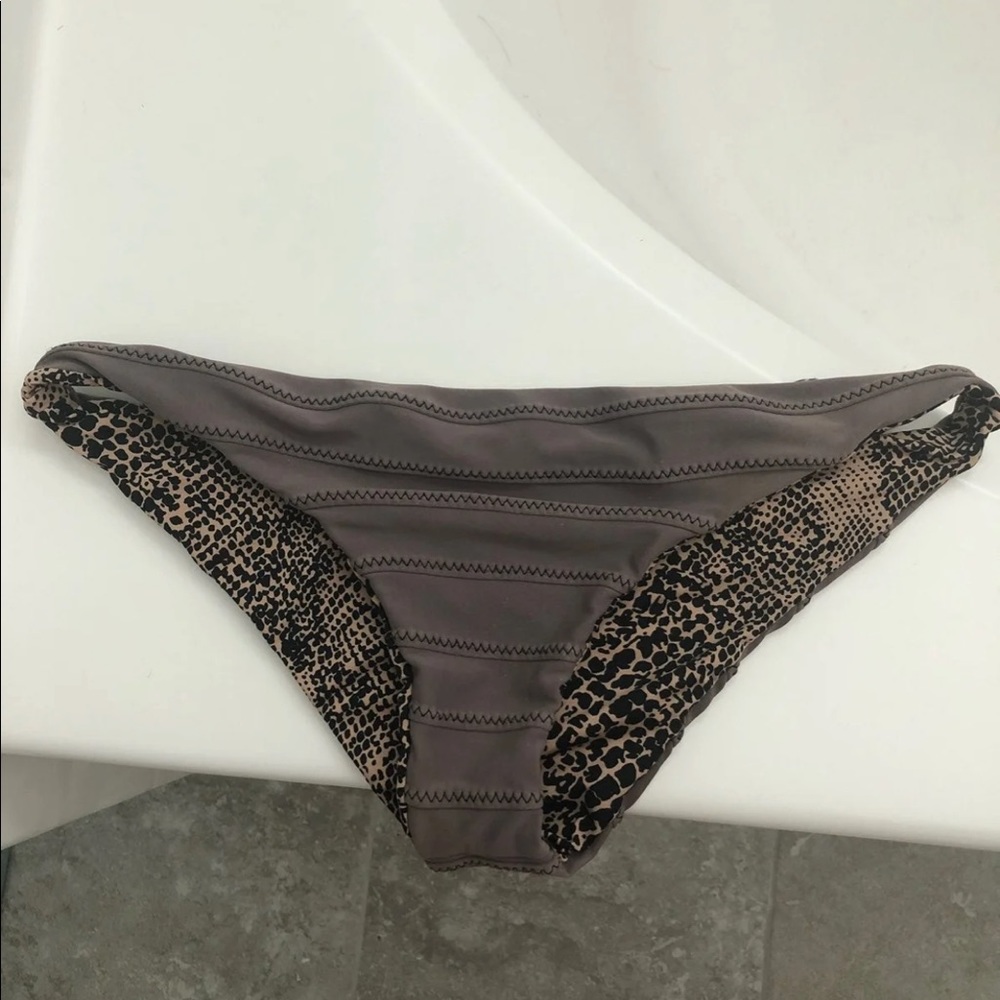 Acacia Bottoms Large